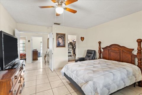 House in Tamarac, Florida 3 bedrooms, 133.31 sq.m. № 1101091 - photo 9
