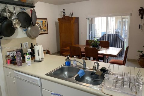 Townhouse in Doral, Florida 2 bedrooms, 136.57 sq.m. № 1101416 - photo 4