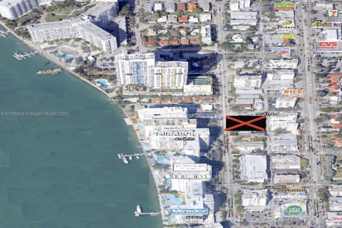 Terrain à vendre à Miami Beach, Floride: 151.8 m2 № 4645 - photo 2