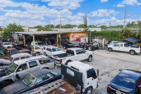 Propiedad comercial en venta en North Miami, Florida № 815384 - foto 2