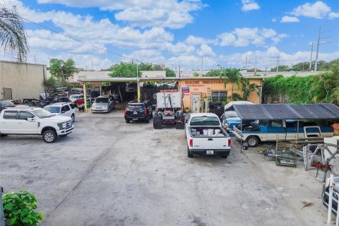 Commercial property in North Miami, Florida № 815384 - photo 4