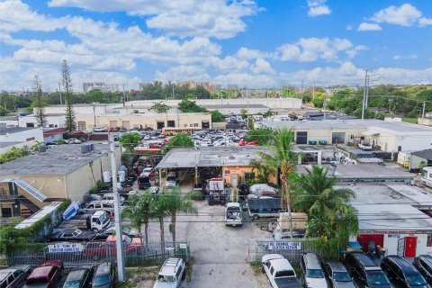 Commercial property in North Miami, Florida № 815384 - photo 14