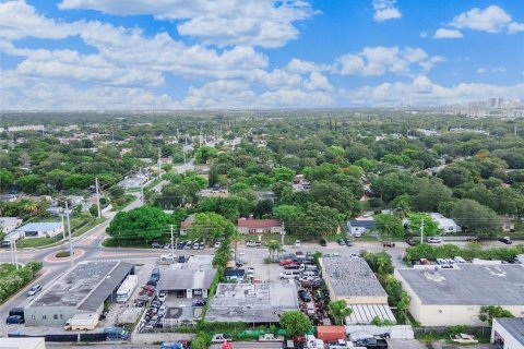 Propiedad comercial en venta en North Miami, Florida № 815384 - foto 9