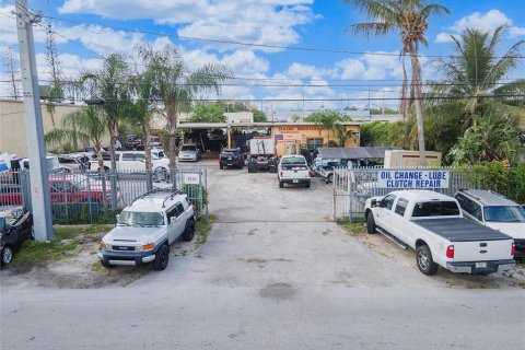 Commercial property in North Miami, Florida № 815384 - photo 5