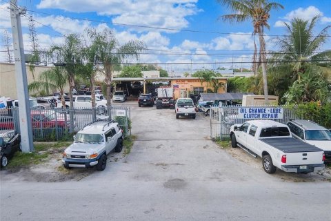 Propiedad comercial en venta en North Miami, Florida № 815384 - foto 5