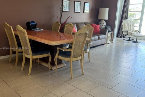 Condo in Sunrise, Florida, 2 bedrooms  № 1380196 - photo 7