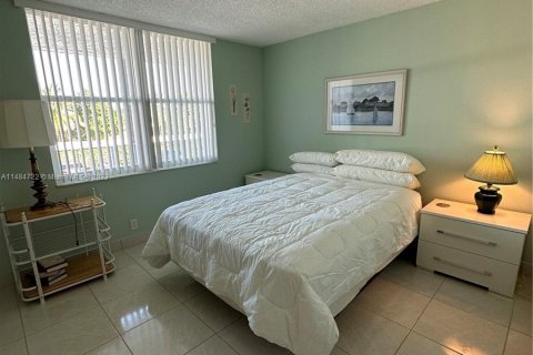 Condo in Margate, Florida, 2 bedrooms  № 832721 - photo 12