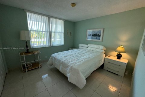 Condo in Margate, Florida, 2 bedrooms  № 832721 - photo 14