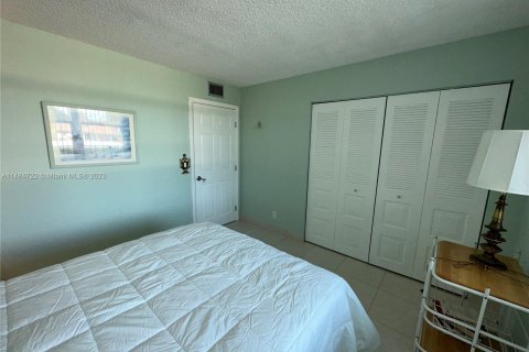Condo in Margate, Florida, 2 bedrooms  № 832721 - photo 15