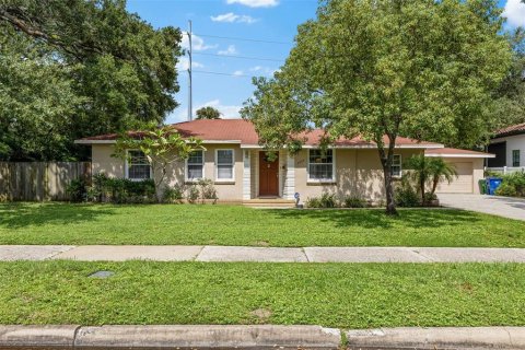 House in Tampa, Florida 4 bedrooms, 125.7 sq.m. № 1392946 - photo 8