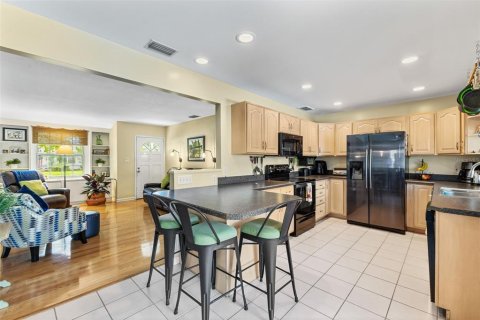 Casa en venta en Tampa, Florida, 4 dormitorios, 125.7 m2 № 1392946 - foto 10