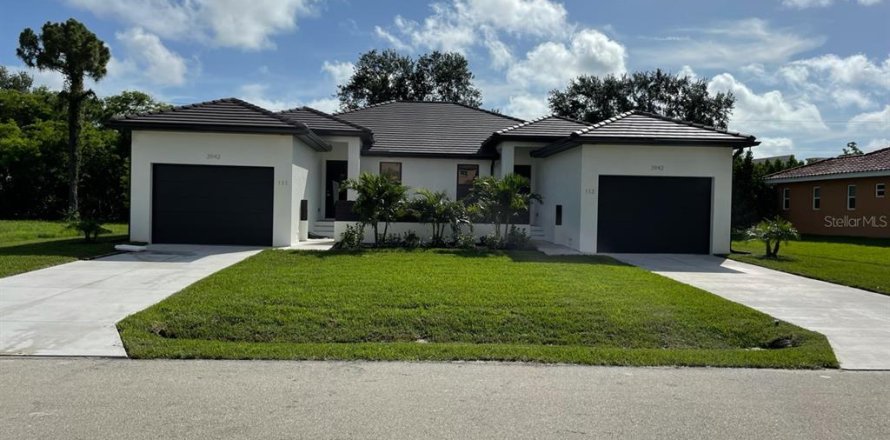 Commercial property in Punta Gorda, Florida 6 bedrooms, 255.11 sq.m. № 1334024