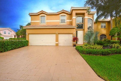 House in Coral Springs, Florida 5 bedrooms, 305.65 sq.m. № 1226250 - photo 5