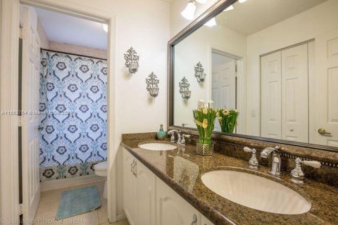Casa en venta en Coral Springs, Florida, 5 dormitorios, 305.65 m2 № 1226250 - foto 21