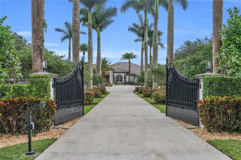 Villa ou maison à vendre à Southwest Ranches, Floride: 5 chambres, 388.05 m2 № 1011458 - photo 7