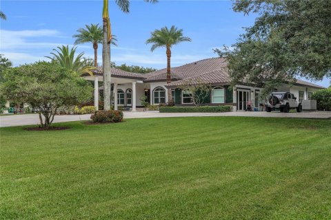 House in Southwest Ranches, Florida 5 bedrooms, 388.05 sq.m. № 1011458 - photo 11