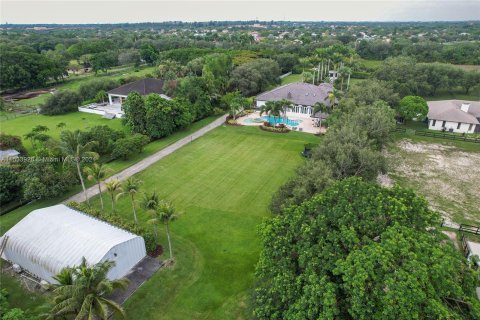 Villa ou maison à vendre à Southwest Ranches, Floride: 5 chambres, 388.05 m2 № 1011458 - photo 5