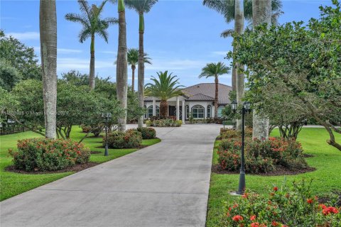 House in Southwest Ranches, Florida 5 bedrooms, 388.05 sq.m. № 1011458 - photo 8
