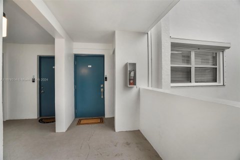 Condo in Plantation, Florida, 2 bedrooms  № 1407829 - photo 3