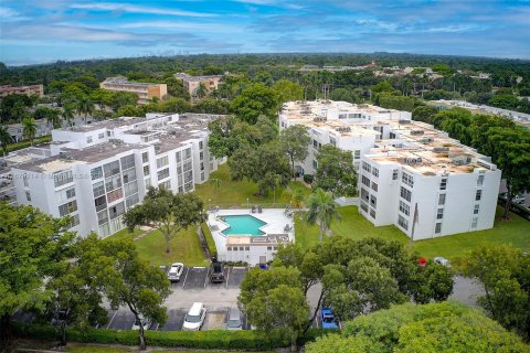 Condo in Plantation, Florida, 2 bedrooms  № 1407829 - photo 1