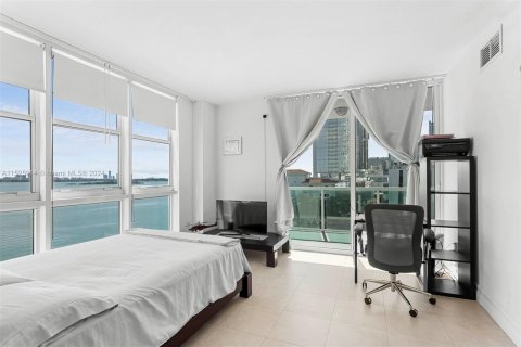 Condo in Miami, Florida, 2 bedrooms  № 991141 - photo 11