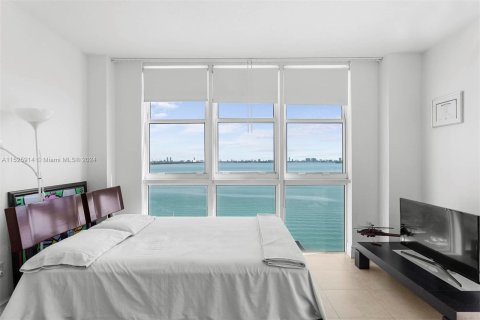 Condo in Miami, Florida, 2 bedrooms  № 991141 - photo 12