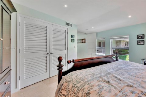 House in Key Biscayne, Florida 4 bedrooms, 255.39 sq.m. № 938074 - photo 24