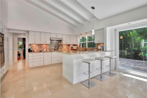 House in Key Biscayne, Florida 4 bedrooms, 255.39 sq.m. № 938074 - photo 6