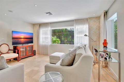 House in Key Biscayne, Florida 4 bedrooms, 255.39 sq.m. № 938074 - photo 14