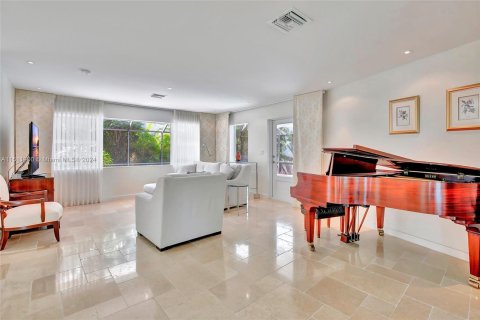 House in Key Biscayne, Florida 4 bedrooms, 255.39 sq.m. № 938074 - photo 12