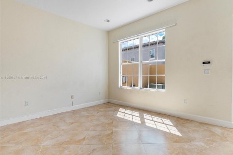 Townhouse in Pembroke Pines, Florida 2 bedrooms, 128.58 sq.m. № 1368977 - photo 15