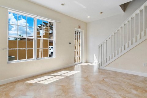 Townhouse in Pembroke Pines, Florida 2 bedrooms, 128.58 sq.m. № 1368977 - photo 11