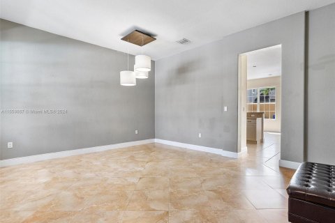 Townhouse in Pembroke Pines, Florida 2 bedrooms, 128.58 sq.m. № 1368977 - photo 5