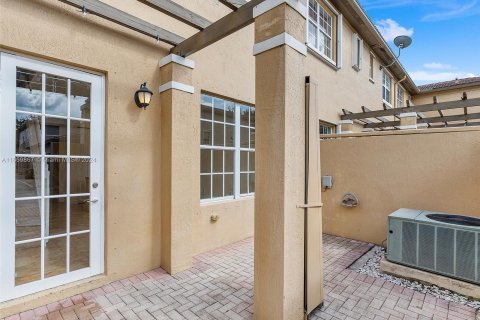 Townhouse in Pembroke Pines, Florida 2 bedrooms, 128.58 sq.m. № 1368977 - photo 28