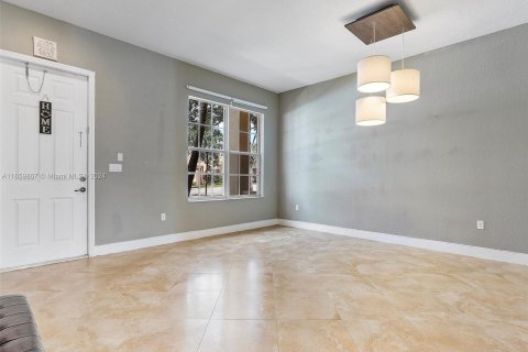 Touwnhouse à vendre à Pembroke Pines, Floride: 2 chambres, 128.58 m2 № 1368977 - photo 4