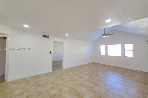 Copropriété à louer à Miami, Floride: 2 chambres, 97.83 m2 № 1368926 - photo 5