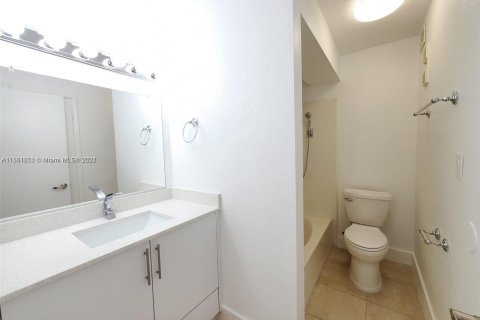 Copropriété à louer à Miami, Floride: 2 chambres, 97.83 m2 № 1368926 - photo 13