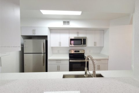 Condominio en alquiler en Miami, Florida, 2 dormitorios, 97.83 m2 № 1368926 - foto 27