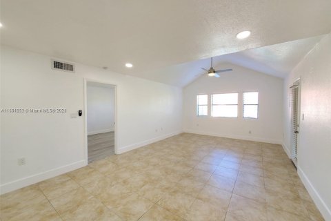 Copropriété à louer à Miami, Floride: 2 chambres, 97.83 m2 № 1368926 - photo 4