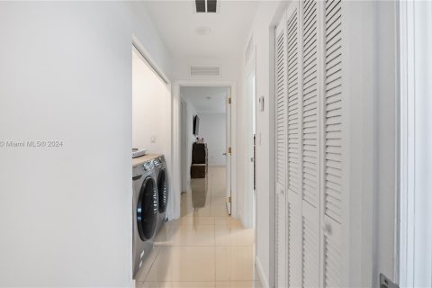 Casa en venta en Miami, Florida, 4 dormitorios, 160.26 m2 № 1368883 - foto 17