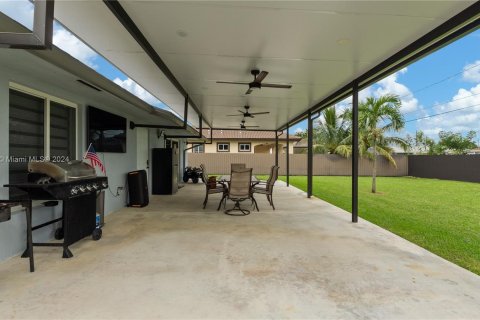 House in Miami, Florida 4 bedrooms, 160.26 sq.m. № 1368883 - photo 26