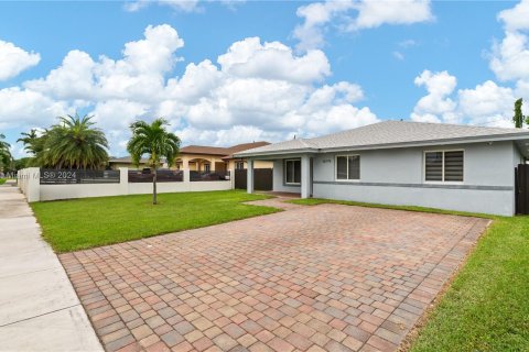 Villa ou maison à vendre à Miami, Floride: 4 chambres, 160.26 m2 № 1368883 - photo 2