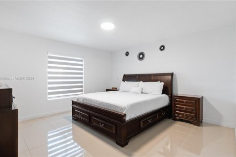 Casa en venta en Miami, Florida, 4 dormitorios, 160.26 m2 № 1368883 - foto 10