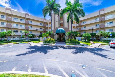 Condo in Tamarac, Florida, 2 bedrooms  № 1368884 - photo 2