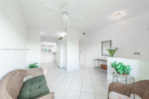 Copropriété à vendre à Tamarac, Floride: 2 chambres, 140.1 m2 № 1368884 - photo 4