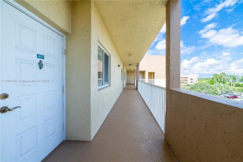 Condo in Tamarac, Florida, 2 bedrooms  № 1368884 - photo 23