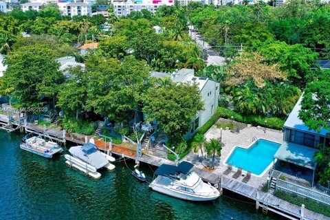 Townhouse in Miami, Florida 2 bedrooms, 110.74 sq.m. № 779733 - photo 25