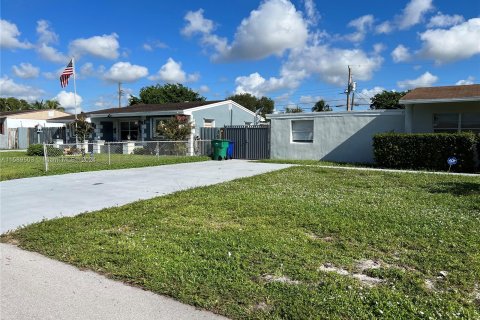 Купить виллу или дом в Мирамар, Флорида 3 спальни, 97.73м2, № 1178935 - фото 3