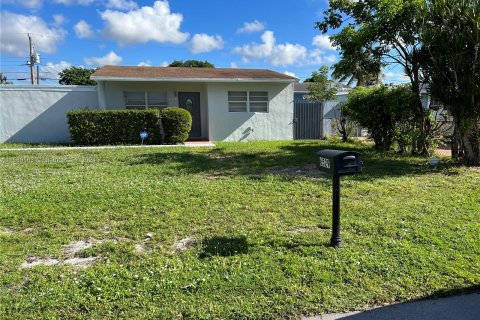 House in Miramar, Florida 3 bedrooms, 97.73 sq.m. № 1178935 - photo 1