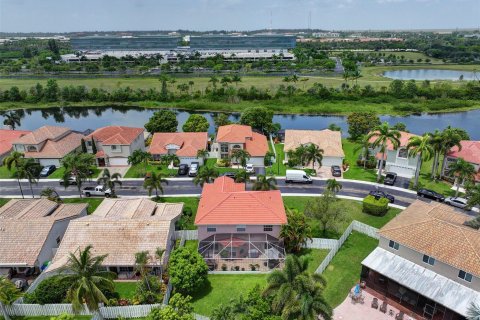 Casa en venta en Sunrise, Florida, 4 dormitorios, 229.28 m2 № 1208790 - foto 1